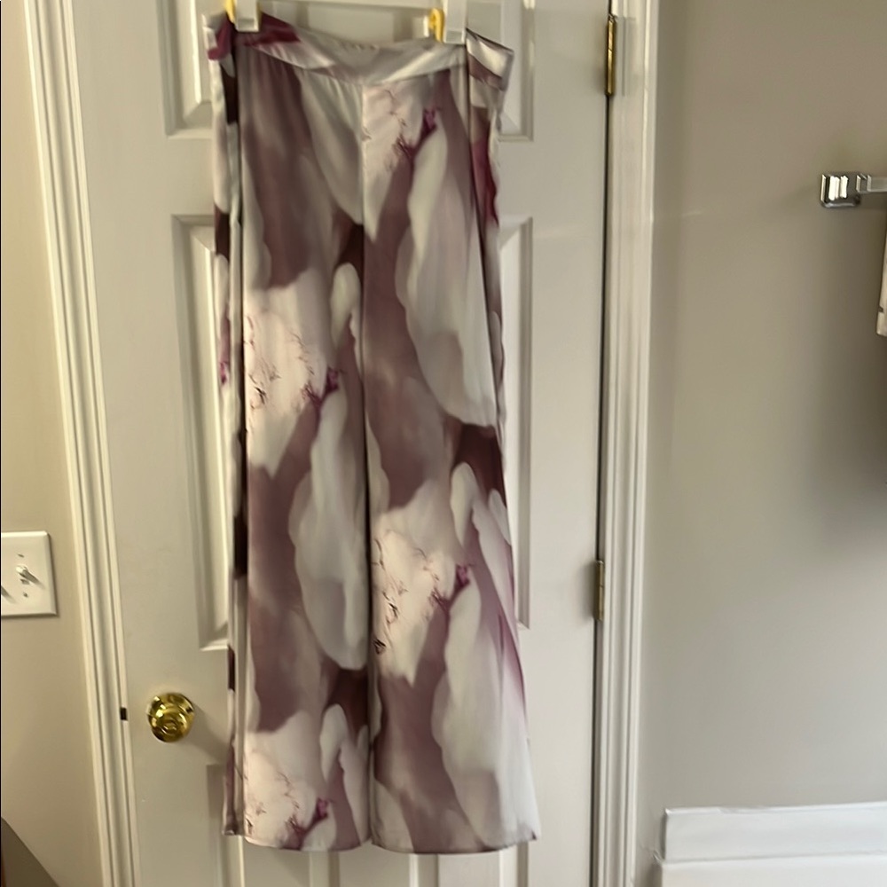 Frank Lyman elegant, wide leg crêpe pants